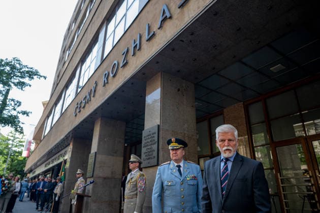 Independent media are one of the fundamental pillars of democracy, Czech President Petr Pavel (right) said outside the Czech Radio (CRo) building in Prague, Czech Republic, August 21. 2026 during a memorial ceremony marking the 58th anniversary of the 1968 occupation of Czechoslovakia by the Warsaw Pact troops. (CTKxPhoto OndrejxDeml) CTKPhotoP2026082102619  CTKPhotoP2026082102619