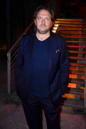 ABB HUEBNER_ Charly Huebner Schauspieler bei der NRW Kino Film Premiere Spaziergang nach Syrakus im Freilicht Kino Stadtwerke Sommerkino Landschaftspark am 20.AUGUST 2026 in Duisburg NRW Deutschland *** ABB HUEBNER Charly Huebner, actor, at the NRW Kino film premiere of *A Walk to Syracuse* at the Stadtwerke Summer Cinema in the Landschaftspark on August 20, 2026, in Duisburg, NRW, Germany