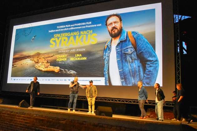 Charly Huebner, Lars Jessen, Spaziergang nach Syrakus, Stadtwerke Sommerkino , Landschaftspark, Duisburg, NORDRHEIN WESTFALEN, am 20.08.2026 NORDRHEIN WESTFALEN DEUTSCHLAND *** Charly Huebner, Lars Jessen, Walk to Syracuse, Stadtwerke Summer Cinema, Landschaftspark, Duisburg, North Rhine-Westphalia, on August 20, 2026, North Rhine-Westphalia, Germany