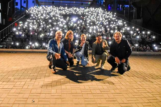ABB HUEBNER_ Christoph Friedel Fee Buck Claudia Steffen Panorama Film Koeln Lars Jessen Regisseur Charly Huebner Schauspieler Handy Lichter der Besucher bei der NRW Kino Film Premiere Spaziergang nach Syrakus im Freilicht Kino Stadtwerke Sommerkino Landschaftspark am 20.AUGUST 2026 in Duisburg NRW Deutschland *** ABB HUEBNER Christoph Friedel Fee Buck Claudia Steffen Panorama Film Cologne Lars Jessen Director Charly Huebner Actor Cell phone lights of the audience at the NRW cinema film premiere of *A Walk to Syracuse* at the Stadtwerke Summer Cinema in the Landschaftspark on August 20, 2026, in Duisburg NRW, Germany