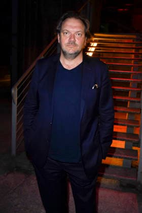 ABB HUEBNER_ Charly Huebner Schauspieler bei der NRW Kino Film Premiere Spaziergang nach Syrakus im Freilicht Kino Stadtwerke Sommerkino Landschaftspark am 20.AUGUST 2026 in Duisburg NRW Deutschland *** ABB HUEBNER Charly Huebner, actor at the NRW Kino film premiere of *A Walk to Syracuse* at the Stadtwerke Open-Air Summer Cinema in the Landschaftspark on August 20, 2026, in Duisburg, NRW, Germany