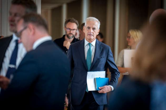 Statsministeren moter maritim naering om sikkerhet og beredskap Oslo 20260821. Statsminister Jonas Gahr Store (Ap) er vertskap for et dialogmote med etater og organisasjoner i maritim naering om maritim sikkerhet og beredskap. Til stede er ogsa fiskeri- og havminister Marianne Sivertsen Naess, forsvarsminister Tore O. Sandvik og utenriksminister Espen Barth Eide. Foto: Heiko Junge NTB Oslo Norge anhZv42fEp8 EDITORIAL USE ONLY Ref:_BNC_POLanhZv42fEp8.jpg *** Prime Minister Meets with Maritime Industry on Safety and Preparedness Oslo 20260821 Prime Minister Jonas Gahr Store (Ap) is hosting a dialogue meeting with agencies and organizations in the maritime industry on maritime safety and preparedness. Also present are Minister of Fisher  Copyright: xHeikoxJungex xNTBx