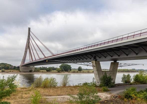 Hauptprüfung Niederrheinbrücke Wesel ** NUR FÜR REDAKTIONELLE ZWECKE ** EDITORIAL USE ONLY **<p>Im Zuge der Hauptprüfung der Niederrheinbrücke Wesel berichten Leonard Schulte-Hammerschmidt und Tobias Hucke von Straßen NRW am Freitag, den 22.08.2026 warum die Weseler Rheinbrücke für turnusgemäße Wartungsarbeiten gesperrt wird. Deutschland NRW Wesel Copyright: ErwinxPottgiesser *** Major Inspection of the Wesel Lower Rhine Bridge ** FOR EDITORIAL PURPOSES ONLY ** EDITORIAL USE ONLY ** p As part of the major inspection of the Wesel Lower Rhine Bridge, Leonard Schulte Hammerschmidt and Tobias Hucke from Straßen NRW report on Friday, August 22, 2026, why the Wesel Rhine Bridge is being closed for routine maintenance work. Germany, Nort Copyright: ErwinxPottgiesser doc8796i7ca0qs6tbs8f7b ,EDITORIAL USE ONLY