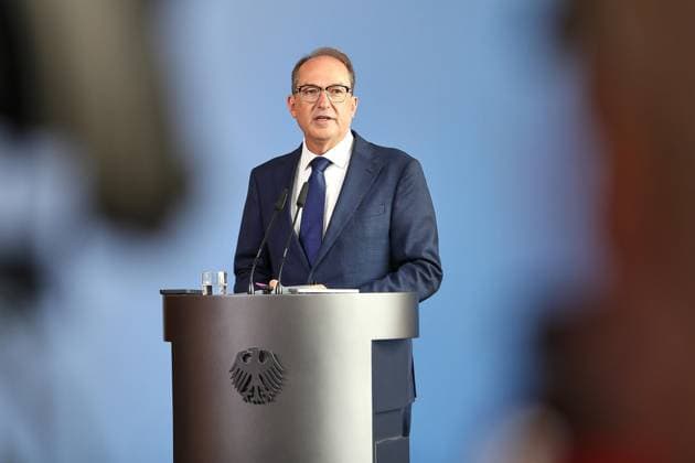 Berlin, Deutschland, 21.08.2026: Bundesinnenministerium: Statement zu Fund von Waffendepot: Bundesminister des Innern Alexander Dobrindt (CSU) *** Berlin, Germany, August 21, 2026 Federal Ministry of the Interior Statement on the Discovery of a Weapons Cache Federal Minister of the Interior Alexander Dobrindt (CSU) Copyright: xdtsxNachrichtenagenturx dts_130760
