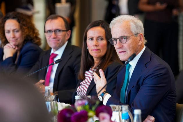 Statsministeren og tre statsrader moter maritim naering om sikkerhet og beredskap Oslo 20260821. Statsminister Jonas Gahr Store (Ap) er vertskap for et dialogmote med etater og organisasjoner i maritim naering om maritim sikkerhet og beredskap. Til stede er ogsa fiskeri- og havminister Marianne Sivertsen Naess, forsvarsminister Tore O. Sandvik og utenriksminister Espen Barth Eide. Foto: Heiko Junge NTB Oslo Norge kRPzV8mO9xg EDITORIAL USE ONLY Ref:_BNC_POLkRPzV8mO9xg.jpg *** The Prime Minister and Three Ministers Meet with the Maritime Industry on Safety and Emergency Preparedness Oslo 20260821 Prime Minister Jonas Gahr Store (Ap) is hosting a dialogue meeting with agencies and organizations in the maritime industry on maritime safe  Copyright: xHeikoxJungex xNTBx