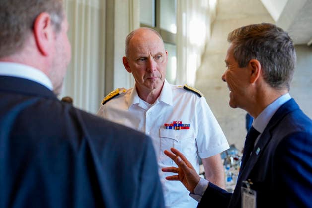 Statsministeren og tre statsrader moter maritim naering om sikkerhet og beredskap Oslo 20260821. Viseadmiral i Sjoforsvaret, Rune Andersen og administrerende direktor i Norges Rederiforbund, Knut Arild Hareide deltar i et mote med statsminister Jonas Gahr Store (Ap), etater og organisasjoner i maritim naering om maritim sikkerhet og beredskap. Til stede er ogsa fiskeri- og havminister Marianne Sivertsen Naess, forsvarsminister Tore O. Sandvik og utenriksminister Espen Barth Eide. Foto: Heiko Junge NTB Oslo Norge rnSSn2o5K98 EDITORIAL USE ONLY Ref:_BNC_POLrnSSn2o5K98.jpg *** The Prime Minister and three ministers meet with representatives of the maritime industry to discuss safety and emergency preparedness. Oslo, August 21, 2026.  Copyright: xHeikoxJungex xNTBx