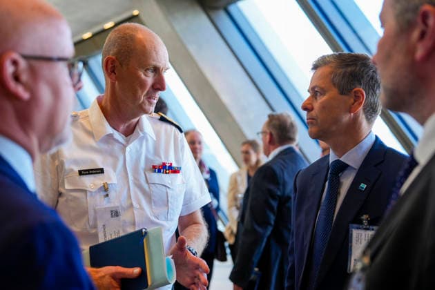 Statsministeren og tre statsrader moter maritim naering om sikkerhet og beredskap Oslo 20260821. Viseadmiral i Sjoforsvaret, Rune Andersen og administrerende direktor i Norges Rederiforbund, Knut Arild Hareide deltar i et mote med statsminister Jonas Gahr Store (Ap), etater og organisasjoner i maritim naering om maritim sikkerhet og beredskap. Til stede er ogsa fiskeri- og havminister Marianne Sivertsen Naess, forsvarsminister Tore O. Sandvik og utenriksminister Espen Barth Eide. Foto: Heiko Junge NTB Oslo Norge WygbYShxZpA EDITORIAL USE ONLY Ref:_BNC_POLWygbYShxZpA.jpg *** The Prime Minister and three ministers meet with representatives of the maritime industry to discuss safety and emergency preparedness. Oslo, August 21, 2026.  Copyright: xHeikoxJungex xNTBx