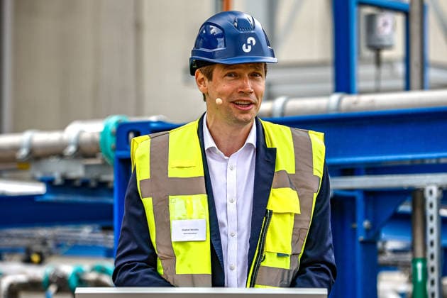 Inbetriebnahme der innovativen Testanlage zur COâ‚‚-Abscheidung im Zementwerk Höver Rede: Stephan Hinrichs, CEO Holcim Deutschland. Sehnde-Höver Höver, Holcim Zementwerk Niedersachsen, Region Hannover Germany *** Commissioning of the innovative CO2 capture pilot plant at the Höver cement plant. Speech by Stephan Hinrichs, CEO of Holcim Germany, Sehnde, Höver, Holcim Cement Plant, Lower Saxony, Hanover Region, Germany