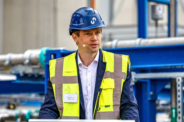 Inbetriebnahme der innovativen Testanlage zur COâ‚‚-Abscheidung im Zementwerk Höver Rede: Stephan Hinrichs, CEO Holcim Deutschland. Sehnde-Höver Höver, Holcim Zementwerk Niedersachsen, Region Hannover Germany *** Commissioning of the innovative CO2 capture pilot plant at the Höver cement plant. Speech by Stephan Hinrichs, CEO of Holcim Germany, Sehnde, Höver, Holcim Cement Plant, Lower Saxony, Hanover Region, Germany