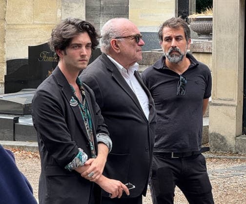 The Funeral Of Actress Dominique Frot - Paris Karol Fauvel, Jean-Christophe Bouvet and Antony Hickling during the funeral of actress Dominique Frot, the younger sister of Catherine Frot, who died at the age of 68 on August 7, 2026, takes place this Friday, August 21, 2026, at 4:00 p.m. in the Salle de la Coupole at Père-Lachaise Cemetery in Paris Paris France  Copyright: xMabinxKendra ABACAx