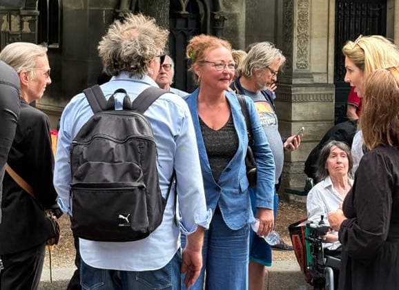The Funeral Of Actress Dominique Frot - Paris Catherine Frot during the funeral of her younger sister Dominique Frot, who died at the age of 68 on August 7, 2026. The funeral takes place on August 21, 2026, in the Salle de la Coupole at Père-Lachaise Cemetery in Paris, France. Photo by Kendra Mabin ABACAPRESS.COM Paris France  Copyright: xMabinxKendra ABACAx