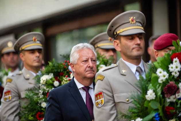 58th anniversary of the Soviet and Warsaw Pact invasion of Czechoslovakia in Prague, Czech Republic - 21 Aug 2026 Minister of defence, Jaromir Zuna seen during a ceremony to commemorate the 58th anniversary of the Soviet and Warsaw Pact invasion in front of the Czech Radio building. Czechs and Slovaks commemorate the 58th anniversary of the Soviet and Warsaw Pact invasion of Czechoslovakia which started on 21st August 1968. The Soviet army occupied Czechoslovakia until 1990. Prague Czech Republic Copyright: xTomasxTkacikx xSOPAxImagesx 20260821-pieta-rozhlas-1968-002