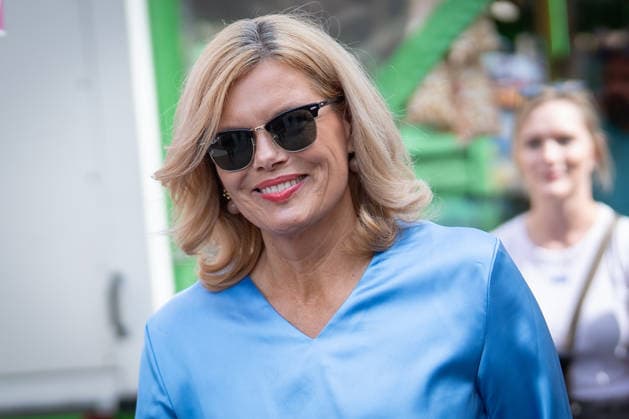 Bundestagspräsidentin Julia Klöckner in der Innenstadt von Wismar;Wahlkampf in Wismar zur bevorstehenden Landtagswahl 2026 mit dem CDU-Spitzenkandidaten und der Bundestagspräsidentin, Wismar Mecklenburg-Vorpommern Deutschland Innenstadt, Altstadt *** Bundestag President Julia Klöckner in downtown Wismar; campaign event in Wismar ahead of the upcoming 2026 state election featuring the CDU’s leading candidate and the Bundestag President; Wismar, Mecklenburg-Western Pomerania, Germany; downtown, Old Town