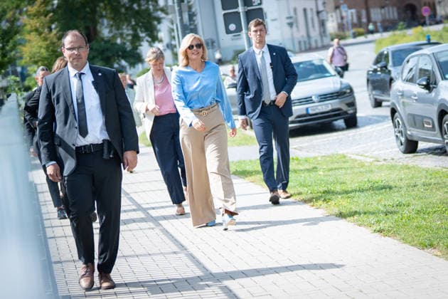 Bundestagspräsidentin Julia Klöckner in der Innenstadt von Wismar;Wahlkampf in Wismar zur bevorstehenden Landtagswahl 2026 mit dem CDU-Spitzenkandidaten und der Bundestagspräsidentin, Wismar Mecklenburg-Vorpommern Deutschland Innenstadt, Altstadt *** Bundestag President Julia Klöckner in downtown Wismar; campaign event in Wismar ahead of the upcoming 2026 state election featuring the CDU’s leading candidate and the Bundestag President; Wismar, Mecklenburg-Western Pomerania, Germany; downtown, Old Town