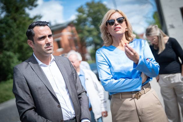 CDU-Spitzenkandidat Daniel Peters mit der Bundestagspräsidentin Julia Klöckner in der Innenstadt von Wismar;Wahlkampf in Wismar zur bevorstehenden Landtagswahl 2026 mit dem CDU-Spitzenkandidaten und der Bundestagspräsidentin, Wismar Mecklenburg-Vorpommern Deutschland Innenstadt, Altstadt *** CDU lead candidate Daniel Peters with Bundestag President Julia Klöckner in downtown Wismar; campaign event in Wismar ahead of the upcoming 2026 state election featuring the CDU lead candidate and the Bundestag President; Wismar, Mecklenburg-Western Pomerania, Germany; downtown, Old Town