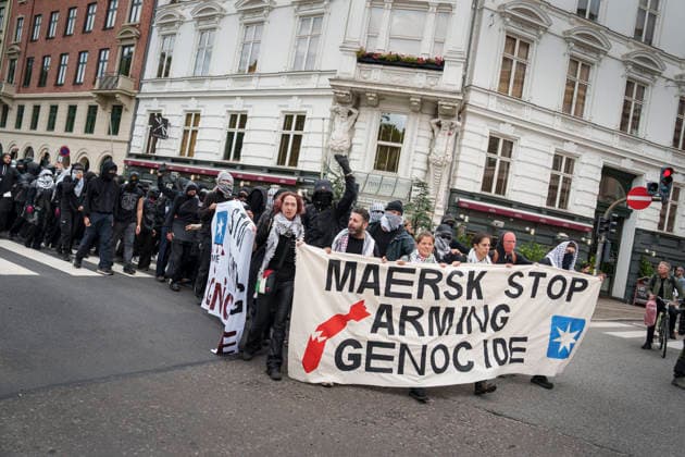 Denmark Demonstration A Demonstration near shipping company A.P. Moeller - Maersk in Copenhagen, Denmark, Friday, August 21, 2026. The demonstrators are carrying a banner demanding Maersk stop arming genocide . (Photo: Liselotte Sabroe Ritzau Scanpix) , Copenhagen Denmark *** Denmark Demonstration: A demonstration near the shipping company A.P. Møller-Maersk in Copenhagen, Denmark, on Friday, August 21, 2026. The demonstrators are carrying a banner demanding that Maersk stop arming genocide. Photo by Liselotte Sabroe, Ritzau Scanpix, Copenhagen, Denmark  Copyright: Ritzau Scanpix LiselottexSabroex spdk20260821-163308-L