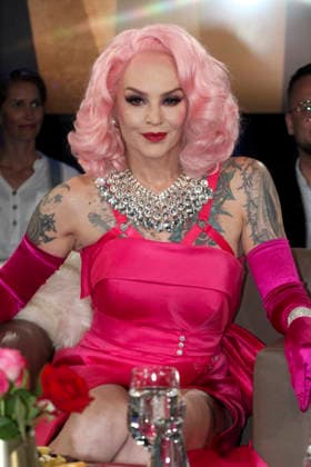 ABB TALKSHOW- Belle la Donna Hamburger Burlesque Kuenstlerin, Saengerin, Tarnzerin zu Gast in der NDR Talkshow unter dem Motto 400 Jahre Reeperbahn Spezial aus dem NDR 3 Studio am Freitag 21.AUGUST 2027 in Hamburg Aufzeichnung vom 01.07.2026 Hamburg Deutschland *** ABB TALK SHOW Belle la Donna, Hamburg-based burlesque artist and singer, dancer as a guest on the NDR talk show themed 400 Years of the Reeperbahn Special from the NDR 3 studio on Friday, August 21, 2027, in Hamburg; recorded on July 1, 2026, in Hamburg, Germany