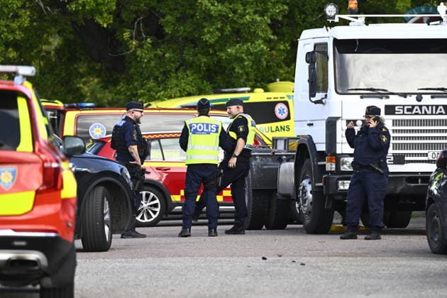 STOCKHOLM, SVERIGE 20260821 Polis och räddningstjänst pa plats med en större insats pa Brinellskolan i Fagersta efter att flera personer ska ha skadats av en man med svärd. STOCKHOLM SVERIGE x10080x *** STOCKHOLM, SWEDEN 20260821 Police and emergency services are on the scene conducting a major operation at Brinell School in Fagersta after several people were reportedly injured by a man wielding a sword STOCKHOLM, SWEDEN x10080x  Copyright: xFredrikxSandberg TTx POLISINSATS SKOLA FAGERSTA cNuOqgYnCgc