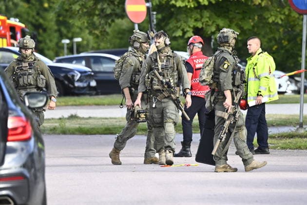 STOCKHOLM, SVERIGE 20260821 Polis och räddningstjänst pa plats med en större insats vid Brinellskolan i Fagersta efter att flera personer ska ha skadats av en man med svärd. STOCKHOLM SVERIGE x10080x *** STOCKHOLM, SWEDEN 20260821 Police and emergency responders are on the scene conducting a major operation at Brinell School in Fagersta after several people were reportedly injured by a man wielding a sword STOCKHOLM SWEDEN x10080x  Copyright: xFredrikxSandberg TTx POLISINSATS SKOLA FAGERSTA 8weYGfhhMTA