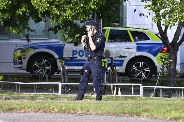 STOCKHOLM, SVERIGE 20260821 Polis och räddningstjänst pa plats med en större insats vid Brinellskolan i Fagersta efter att flera personer ska ha skadats av en man med svärd. STOCKHOLM SVERIGE x10080x *** STOCKHOLM, SWEDEN 20260821 Police and emergency services are on the scene conducting a major operation at Brinell School in Fagersta after several people were reportedly injured by a man wielding a sword STOCKHOLM SWEDEN x10080x  Copyright: xFredrikxSandberg TTx POLISINSATS SKOLA FAGERSTA ti-BiOiLb9A