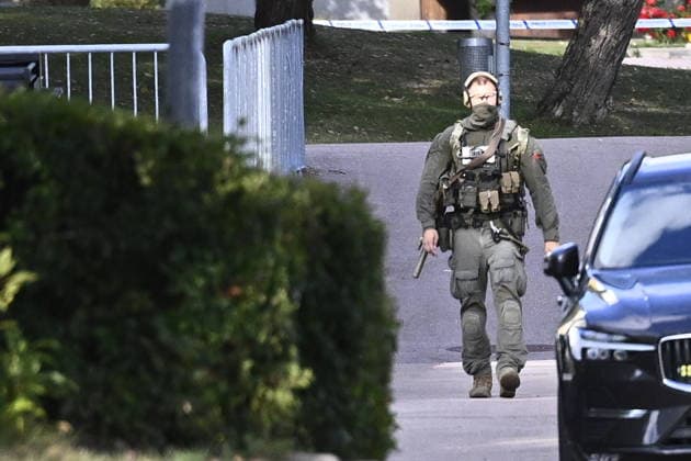 STOCKHOLM, SVERIGE 20260821 Polis och räddningstjänst pa plats med en större insats vid Brinellskolan i Fagersta efter att flera personer ska ha skadats av en man med svärd. STOCKHOLM SVERIGE x10080x *** STOCKHOLM, SWEDEN 20260821 Police and emergency services are on the scene conducting a major operation at Brinell School in Fagersta after several people were reportedly injured by a man wielding a sword STOCKHOLM, SWEDEN x10080x  Copyright: xFredrikxSandberg TTx POLISINSATS SKOLA FAGERSTA 8a7GCXL672Y