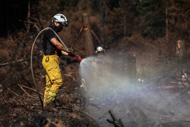 A guided visit is organized to the firefighters still active on the site of the fires in the Hautes Fagnes (High Fens) nature reserve, on Friday 21 August 2026. The fire started on August 14th and 3000 hectares (on a total of 4500) are impacted.  JULIENxWARNAND 183919075