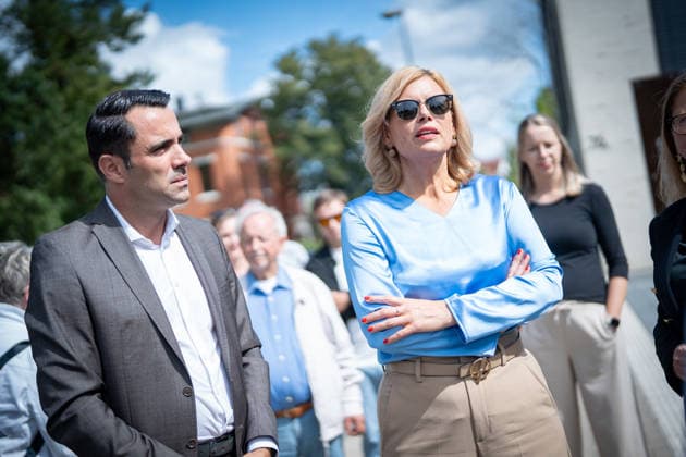 CDU-Spitzenkandidat Daniel Peters mit der Bundestagspräsidentin Julia Klöckner in der Innenstadt von Wismar;Wahlkampf in Wismar zur bevorstehenden Landtagswahl 2026 mit dem CDU-Spitzenkandidaten und der Bundestagspräsidentin, Wismar Mecklenburg-Vorpommern Deutschland Innenstadt, Altstadt *** CDU lead candidate Daniel Peters with Bundestag President Julia Klöckner in downtown Wismar; campaigning in Wismar for the upcoming 2026 state election with the CDU lead candidate and the Bundestag President; Wismar, Mecklenburg-Western Pomerania, Germany; downtown, Old Town