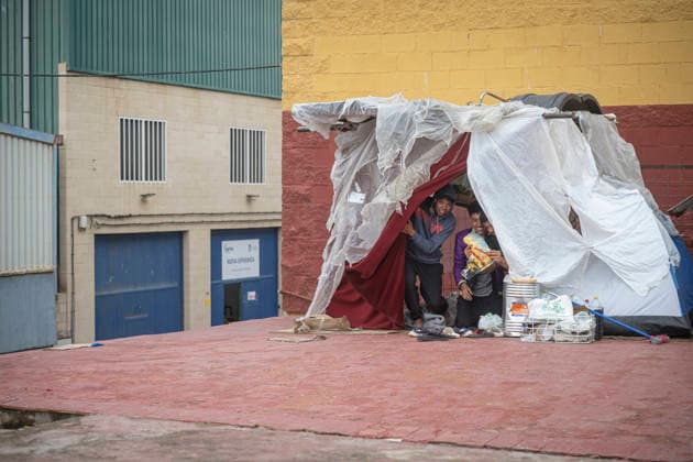 The humanitarian crisis in Ceuta continues. Migrants camped out in the Tarajal warehouses, August 21, 2026, in Ceuta, Spain. Ceuta continues to face a serious humanitarian crisis following the historic mass influx of more than 70,000 migrants who swam across the Tarajal on July 30 and 31. Although the police deployment and border reinforcement by Moroccan authorities have succeeded in curbing the influx, the autonomous city continues to face a serious humanitarian, health, and security crisis. AUGUST 21, 2026, Spain  Copyright: xMarcosxMorenox 7724473