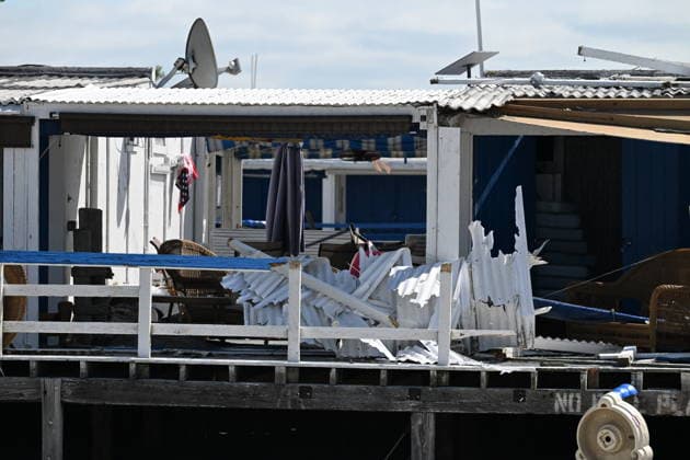 Tornado damage at Atlantic Beach in Long Island, New York NEW YORK, UNITED STATES - AUGUST 21: Emergency personnel and cleanup crews work amidst debris at the Sun and Surf Beach Club in Atlantic Beach, Long Island, New York, United States on August 21, 2026, following a rare tornado touchdown. The storm made landfall at approximately 7:11 p.m. on Thursday evening as a waterspout before moving ashore, destroying roughly 50 cabanas and tearing off roofs across the facility while nearly 100 people were present. Nassau County declared a state of emergency overnight as search teams swept the property, reporting only one minor injury, while the National Weather Service officially confirmed the tornadic event on Friday morning Kyle Mazza Anadolu  Copyright: x2026xAnadoluxKylexMazzax