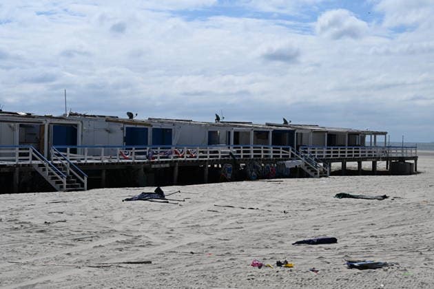 Tornado damage at Atlantic Beach in Long Island, New York NEW YORK, UNITED STATES - AUGUST 21: Emergency personnel and cleanup crews work amidst debris at the Sun and Surf Beach Club in Atlantic Beach, Long Island, New York, United States on August 21, 2026, following a rare tornado touchdown. The storm made landfall at approximately 7:11 p.m. on Thursday evening as a waterspout before moving ashore, destroying roughly 50 cabanas and tearing off roofs across the facility while nearly 100 people were present. Nassau County declared a state of emergency overnight as search teams swept the property, reporting only one minor injury, while the National Weather Service officially confirmed the tornadic event on Friday morning Kyle Mazza Anadolu  Copyright: x2026xAnadoluxKylexMazzax