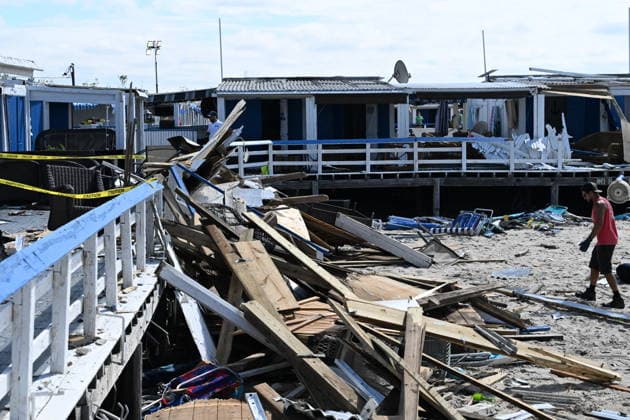 Tornado damage at Atlantic Beach in Long Island, New York NEW YORK, UNITED STATES - AUGUST 21: Emergency personnel and cleanup crews work amidst debris at the Sun and Surf Beach Club in Atlantic Beach, Long Island, New York, United States on August 21, 2026, following a rare tornado touchdown. The storm made landfall at approximately 7:11 p.m. on Thursday evening as a waterspout before moving ashore, destroying roughly 50 cabanas and tearing off roofs across the facility while nearly 100 people were present. Nassau County declared a state of emergency overnight as search teams swept the property, reporting only one minor injury, while the National Weather Service officially confirmed the tornadic event on Friday morning Kyle Mazza Anadolu  Copyright: x2026xAnadoluxKylexMazzax