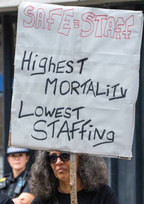 August 21, 2026, Manchester, United Kingdom: A protester holds a placard expressing her opinion during the demonstration. Unite Union members gather outside the UK government s Number 10 North regional headquarters at Heron House, 47 Lloyd Street, to protest against public funding waste and employment shortfalls in the NHS. Demonstrators carry placards saying Save NHS careers , 19.25 million wasted , and Highest mortality lowest staffing . The rally highlights a major jobs crisis facing newly qualified clinical psychologists and healthcare workers across the North West. Manchester United Kingdom - ZUMAs197 20260821_aaa_s197_072 Copyright: xGaryxRobertsx