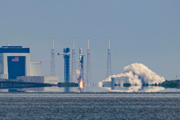 August 21, 2026, Cape Canaveral, Florida, USA: A SpaceX Falcon 9 rocket carrying 29 Starlink satellites, lifts off from Space Launch Complex-40 at Cape Canaveral Space Force Station, Florida, at 11:14 a.m. EDT on Aug. 21, 2026. Cape Canaveral USA - ZUMAb268 20260821_znp_b268_001 Copyright: xJenniferxBriggsx