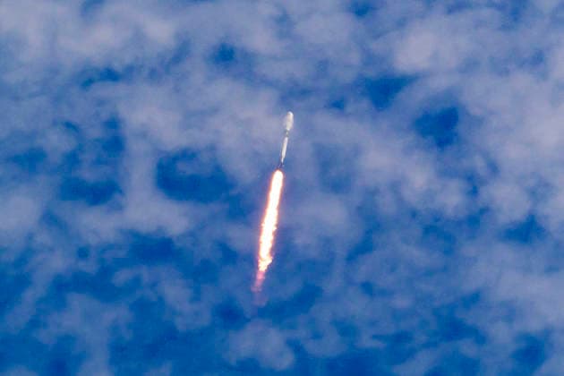 August 21, 2026, Cape Canaveral, Florida, USA: A SpaceX Falcon 9 rocket carrying 29 Starlink satellites, lifts off from Space Launch Complex-40 at Cape Canaveral Space Force Station, Florida, at 11:14 a.m. EDT on Aug. 21, 2026. Cape Canaveral USA  - ZUMAb268 20260821_znp_b268_002 Copyright: xJenniferxBriggsx