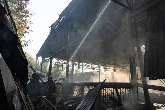 Aftermath of Russian drone attack in Kramatorsk, Ukraine KRAMATORSK, UKRAINE - AUGUST 21: Firefighters work to extinguish a fire at a warehouse following a Russian drone strike in Kramatorsk, Ukraine, on August 21, 2026. Francisco Richart Anadolu Donetsk Oblast Ukraine. Editorial use only. Please get in touch for any other usage.  Copyright: x2026xAnadoluxFranciscoxRichartx