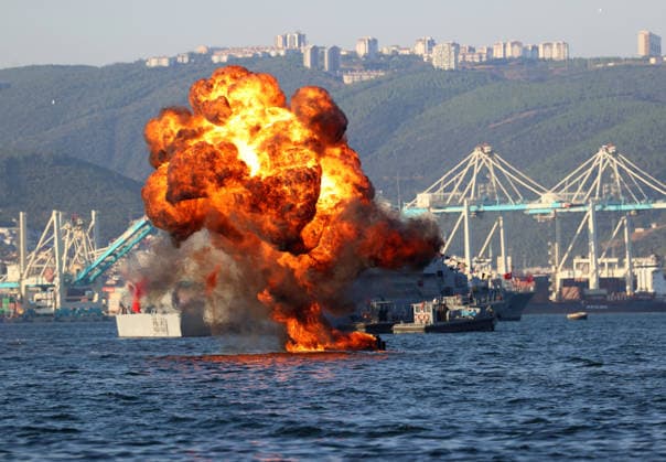 TEKNOFEST Blue Homeland KOCAELI, TURKIYE - AUGUST 21: Underwater Assault (SAT) and Underwater Defense Group (SAS) Commands perform demonstrations as TEKNOFEST Blue Homeland continues at the Golcuk Naval Shipyard Command in Kocaeli, Turkiye, on August 21, 2026. Organized under the main leadership of the Turkish National Defense Ministry and the Turkish Technology Team Foundation (T3 Foundation), with Anadolu as the Global Communication Partner, the event showcases Turkiye s maritime power, defense capabilities, and indigenous technologies. Gathering technology and defense industry enthusiasts around a maritime focus, the festival will welcome visitors through August 23. Ali Atmaca Anadolu Kocaeli Turkey. Editorial use only. Please get in t  Copyright: x2026xAnadoluxAlixAtmacax