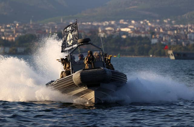 TEKNOFEST Blue Homeland KOCAELI, TURKIYE - AUGUST 21: Underwater Assault (SAT) and Underwater Defense Group (SAS) Commands perform demonstrations as TEKNOFEST Blue Homeland continues at the Golcuk Naval Shipyard Command in Kocaeli, Turkiye, on August 21, 2026. Organized under the main leadership of the Turkish National Defense Ministry and the Turkish Technology Team Foundation (T3 Foundation), with Anadolu as the Global Communication Partner, the event showcases Turkiye s maritime power, defense capabilities, and indigenous technologies. Gathering technology and defense industry enthusiasts around a maritime focus, the festival will welcome visitors through August 23. Ali Atmaca Anadolu Kocaeli Turkey. Editorial use only. Please get in t  Copyright: x2026xAnadoluxAlixAtmacax