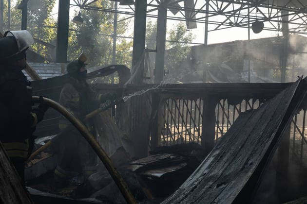 Aftermath of Russian drone attack in Kramatorsk, Ukraine KRAMATORSK, UKRAINE - AUGUST 21: Firefighters work to extinguish a fire at a warehouse following a Russian drone strike in Kramatorsk, Ukraine, on August 21, 2026. Francisco Richart Anadolu Donetsk Oblast Ukraine. Editorial use only. Please get in touch for any other usage.  Copyright: x2026xAnadoluxFranciscoxRichartx