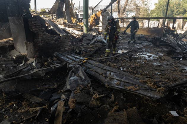 Aftermath of Russian drone attack in Kramatorsk, Ukraine KRAMATORSK, UKRAINE - AUGUST 21: Firefighters work to extinguish a fire at a warehouse following a Russian drone strike in Kramatorsk, Ukraine, on August 21, 2026. Francisco Richart Anadolu Donetsk Oblast Ukraine. Editorial use only. Please get in touch for any other usage.  Copyright: x2026xAnadoluxFranciscoxRichartx