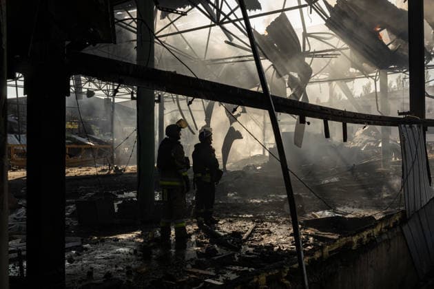 Aftermath of Russian drone attack in Kramatorsk, Ukraine KRAMATORSK, UKRAINE - AUGUST 21: Firefighters work at a fire at a warehouse following a Russian drone strike in Kramatorsk, Ukraine, on August 21, 2026. Francisco Richart Anadolu Donetsk Oblast Ukraine. Editorial use only. Please get in touch for any other usage.  Copyright: x2026xAnadoluxFranciscoxRichartx