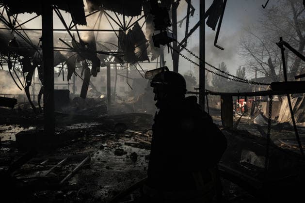 Aftermath of Russian drone attack in Kramatorsk, Ukraine KRAMATORSK, UKRAINE - AUGUST 21: A firefighter works at a fire at a warehouse following a Russian drone strike in Kramatorsk, Ukraine, on August 21, 2026. Francisco Richart Anadolu Donetsk Oblast Ukraine. Editorial use only. Please get in touch for any other usage.  Copyright: x2026xAnadoluxFranciscoxRichartx