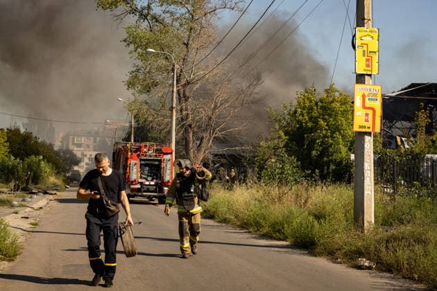 Aftermath of Russian drone attack in Kramatorsk, Ukraine KRAMATORSK, UKRAINE - AUGUST 21: Firefighters work at a fire at a warehouse following a Russian drone strike in Kramatorsk, Ukraine, on August 21, 2026. Francisco Richart Anadolu Donetsk Oblast Ukraine. Editorial use only. Please get in touch for any other usage.  Copyright: x2026xAnadoluxFranciscoxRichartx