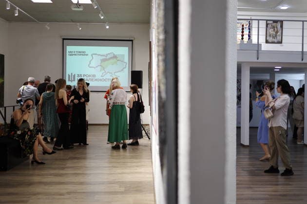Exhibition 35 Reflections of Independence in Odessa, Ukraine - 21 Aug 2026 Spectators attend the exhibition at the International Cultural Center UNION. The exhibition will be held as part of the celebration of the 35th anniversary of Ukraine’s independence. The exhibition brings together 35 iconic Odessa artists who have lived, created and continues to work in Ukraine, particularly in Odessa, throughout the years of independence. Odessa Ukraine Copyright: xViacheslavxOnyshchenkox xSOPAxImagesx Vonyshchenko(2)