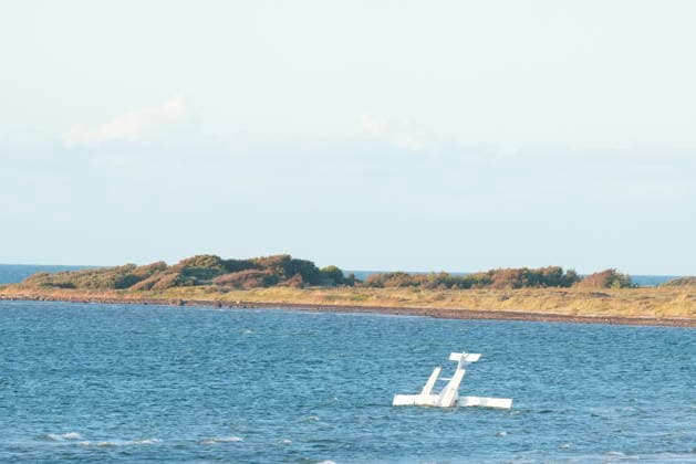 Plane is upside down - two people on board Small plane is seen 20 meters out in the water at the beach near Storedal off the Island of Laesoe, Denmark, Friday August 21, 2026. North Jutland Emergency Services tells that a Swedish man and a Norwegian man were on board, and both are unharmed and currently staying at a hotel. , Laesoe Denmark *** The plane is upside down with two people on board. The small plane is visible 20 meters out in the water at the beach near Storedal off the island of Laesoe, Denmark, on Friday, August 21, 2026. North Jutland Emergency Services reports that a Swedish man and a Norwegian man were on board; both are unharmed and are currently staying at a hotel in Laesoe, Denmark.  Copyright: ClausxFiskerx spdk20260821-194922-L