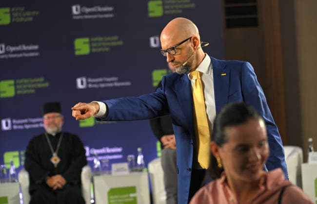Kyiv Security Forum chairman and former Ukrainian Prime Minister Arseniy Yatsenyuk points a finger during the 35 Years of Restored Independence: Unity Around the Flag National Roundtable, organised by the Kyiv Security Forum, ahead of Ukraine’s 35th Independence Day, Kyiv, Ukraine, August 21, 2026. (Photo by Yevhen Kotenko Ukrinform) National roundtable marking 35 years of Ukraine’s independence  Copyright: xYevhenxKotenkox