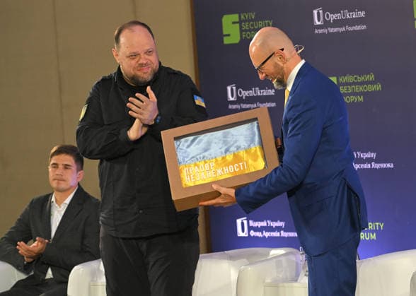 Speaker of the Ukrainian Parliament Ruslan Stefanchuk (L) presents a national flag to Kyiv Security Forum chairman and former Ukrainian Prime Minister Arseniy Yatsenyuk during the 35 Years of Restored Independence: Unity Around the Flag National Roundtable, organised by the Kyiv Security Forum, ahead of Ukraine’s 35th Independence Day, Kyiv, Ukraine, August 21, 2026. (Photo by Yevhen Kotenko Ukrinform) National roundtable marking 35 years of Ukraine’s independence  Copyright: xYevhenxKotenkox