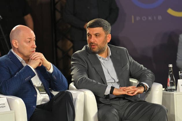Ukrainian journalist and founder of the GORDON online publication Dmytro Gordon (L) and Ukrainian politician, entrepreneur and former Ukrainian Prime Minister Volodymyr Groysman participate in the 35 Years of Restored Independence: Unity Around the Flag National Roundtable, organised by the Kyiv Security Forum, ahead of Ukraine’s 35th Independence Day, Kyiv, Ukraine, August 21, 2026. (Photo by Yevhen Kotenko Ukrinform) National roundtable marking 35 years of Ukraine’s independence  Copyright: xYevhenxKotenkox
