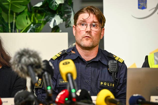 FAGERSTA, SVERIGE 20260821 Polisens presstalesperson Magnus Jansson Klarin da Fagersta kommun och polisen haller pressträff med anledning av skoldadet mot Brinellskolan tidigare under dagen, där flera personer ska ha skadats av en man med svärd. FAGERSTA SVERIGE x10080x *** FAGERSTA, SWEDEN 20260821 Police press spokesperson Magnus Jansson Klarin, along with Fagersta Municipality and the police, held a press conference regarding the school attack on Brinell School earlier that day, in which several people were reportedly injured by a man wielding a sword. FAGERSTA, SWEDEN x10080x  Copyright: xFredrikxSandberg TTx POLISINSATS SKOLA FAGERSTA hU3PyEAOi_k