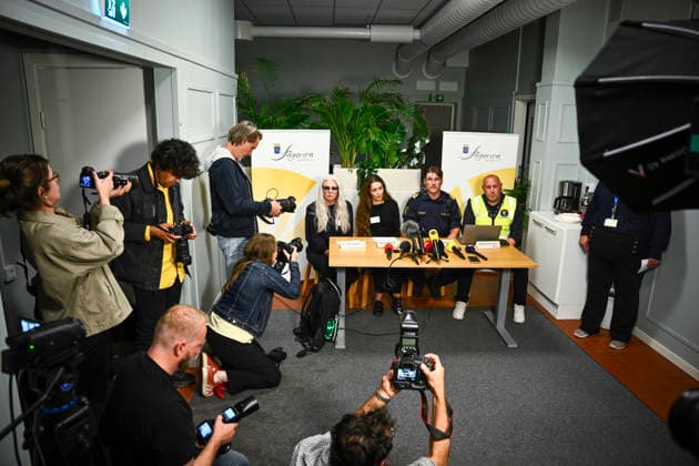 FAGERSTA, SVERIGE 20260821 Kommunstyrelsens ordförande Asa-Märta Sjöström, kommundirektör Karilina Berglund, polisens presstalesperson Magnus Jansson Klarin och lolklaomradeschef Tommy Alriksson da Fagersta kommun och polisen haller pressträff med anledning av skoldadet mot Brinellskolan tidigare under dagen, där flera personer ska ha skadats av en man med svärd. FAGERSTA SVERIGE x10080x *** FAGERSTA, SWEDEN, August 21, 2026: Asa Märta Sjöström, Chair of the Municipal Executive Board; Karilina Berglund, Municipal Director; Police Press Spokesperson Magnus Jansson Klarin, and Civil Defense Director Tommy Alriksson, as Fagersta Municipality and the police held a press conference regarding the school attack on Brinell School ear  Copyright: xFredrikxSandberg TTx POLISINSATS SKOLA FAGERSTA 4EXeQyLNFRg