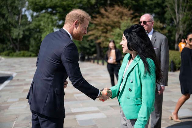 August 21, 2026, Arlington, Va, United States of America: Army National Military Cemeteries Executive Director Karen Durham-Aguilera, right, greets BritainÃ¢â‚¬â ¢s Prince Harry, before taking part in a public Wreath-Laying Ceremony at the Tomb of the Unknown Soldier at Arlington National Cemetery, August 19, 2026 in Arlington, Virginia. Arlington United States of America - ZUMAp138 20260821_zaa_p138_005 Copyright: xElizabethxFraser U.S.xArmyx